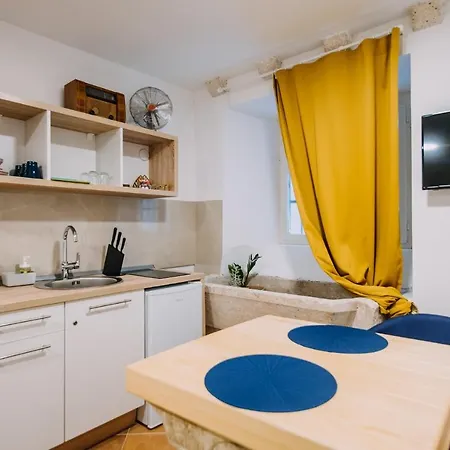 Art Deco By Duhomes Apartment