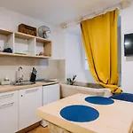Art Deco By Duhomes Apartment